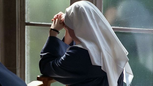 La Iglesia católica investiga a dos monjas en Sicilia por quedarse embarazadas La Iglesia católica investiga a dos monjas en Sicilia por quedarse embarazadas